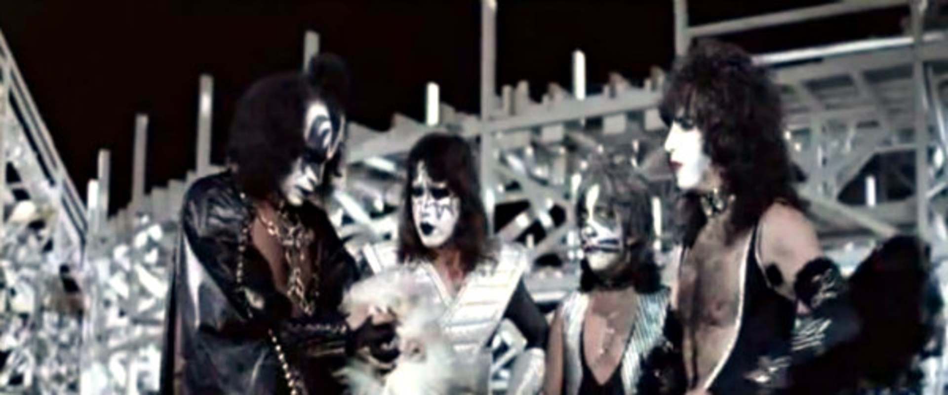 KISS Meets the Phantom of the Park background 2
