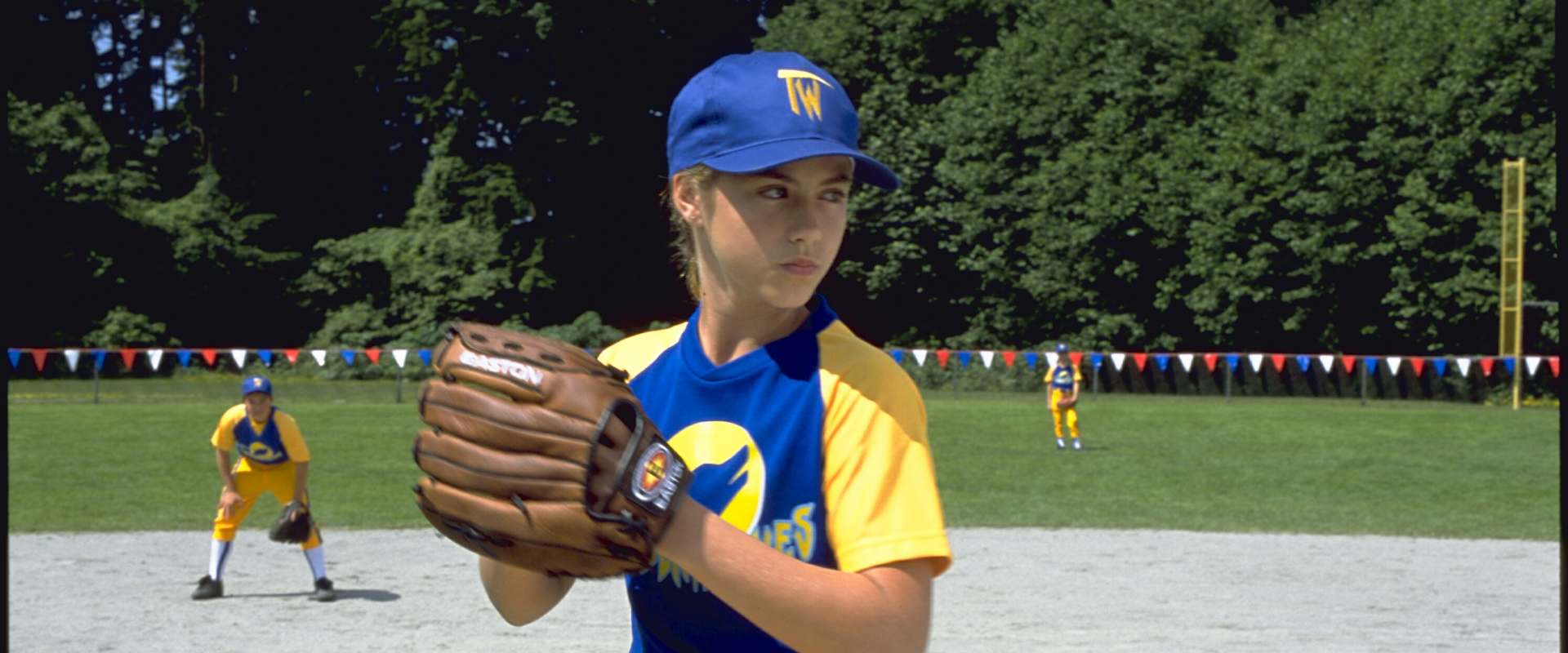 Air Bud: Seventh Inning Fetch background 2