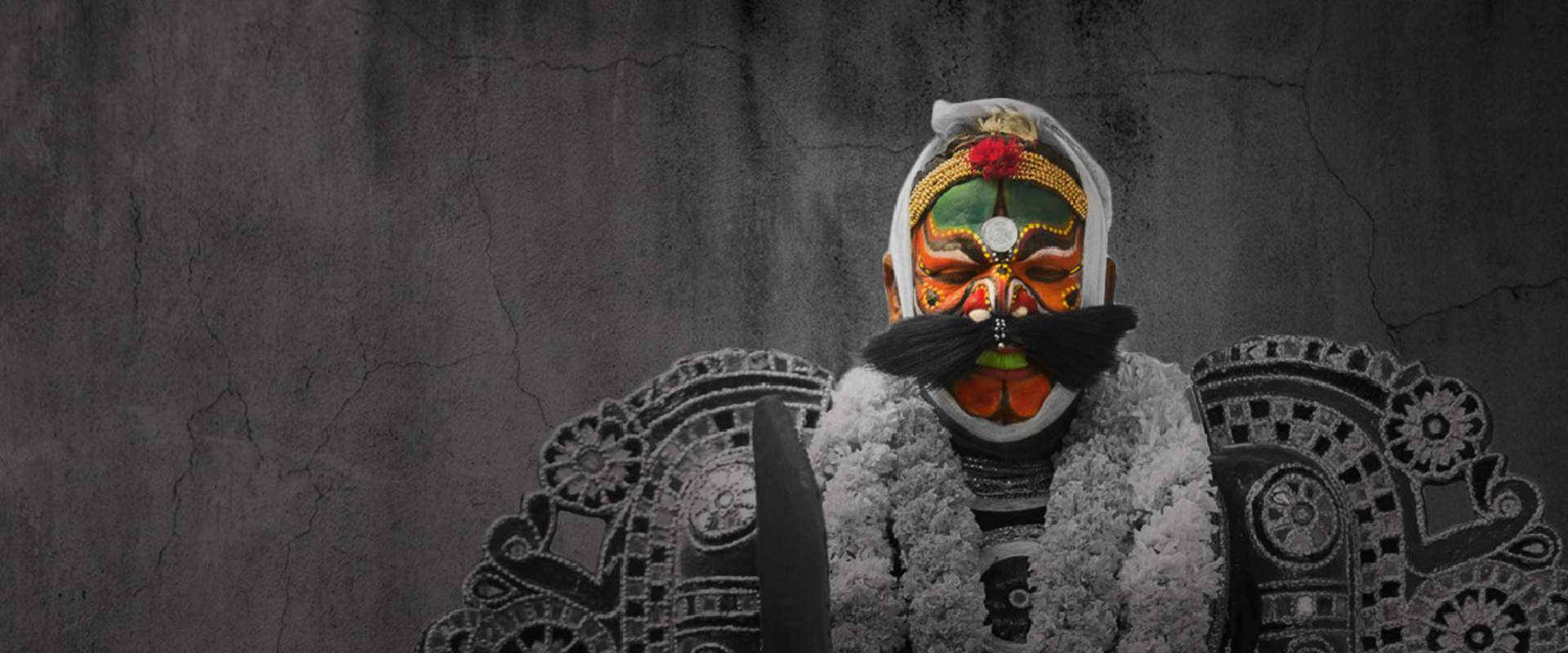 Sethum Aayiram Pon background 2