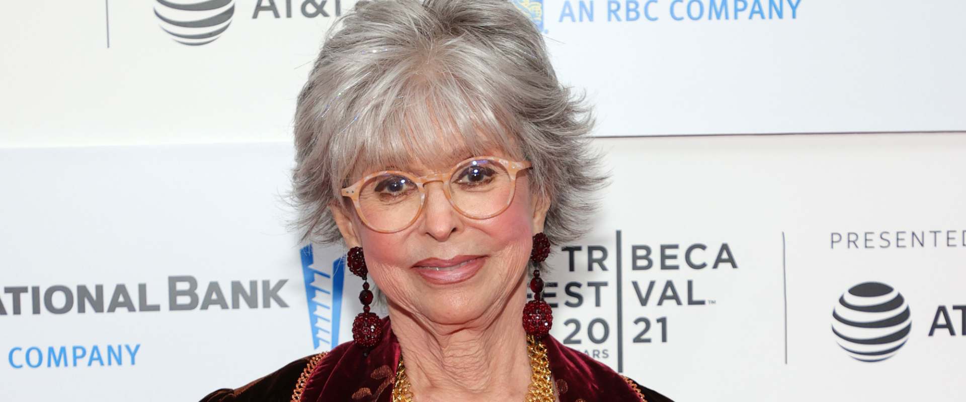 Rita Moreno: Just a Girl Who Decided to Go for It background 1