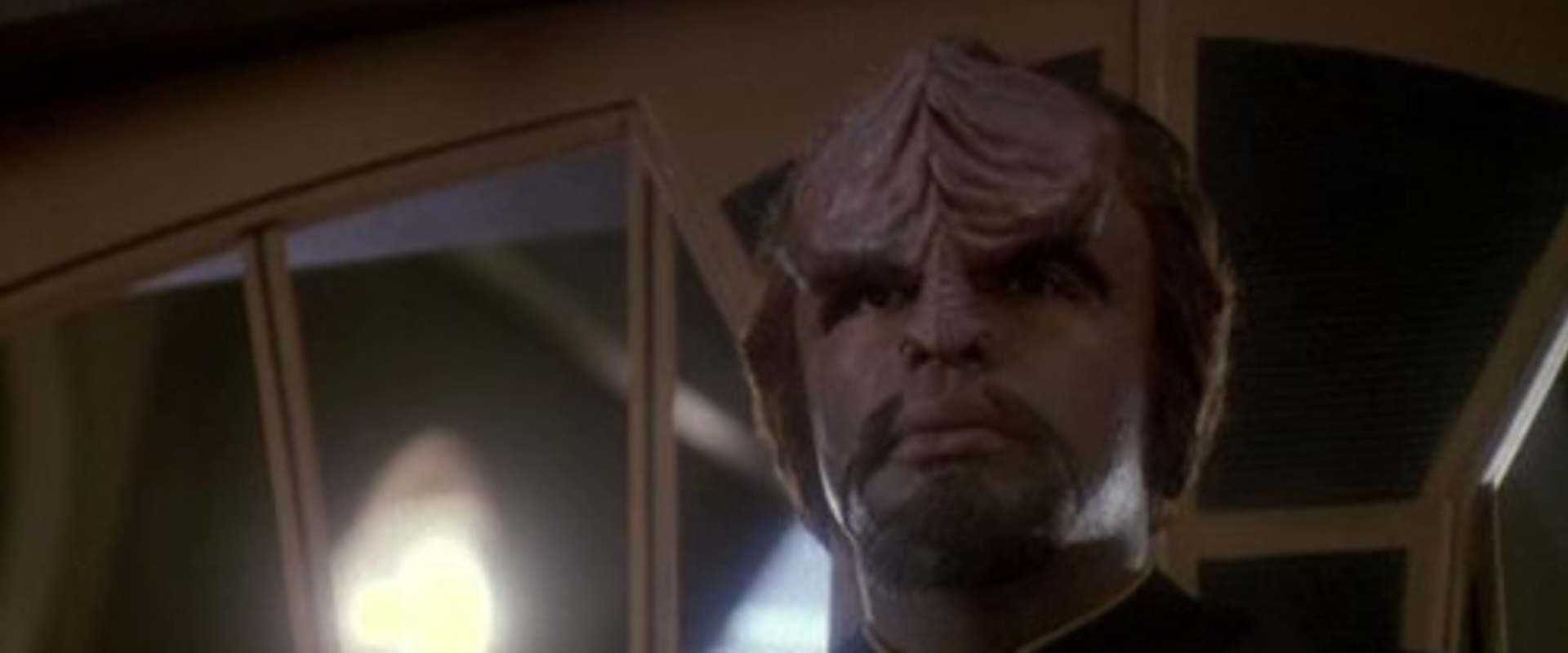 Star Trek: Deep Space Nine - The Way of the Warrior background 1
