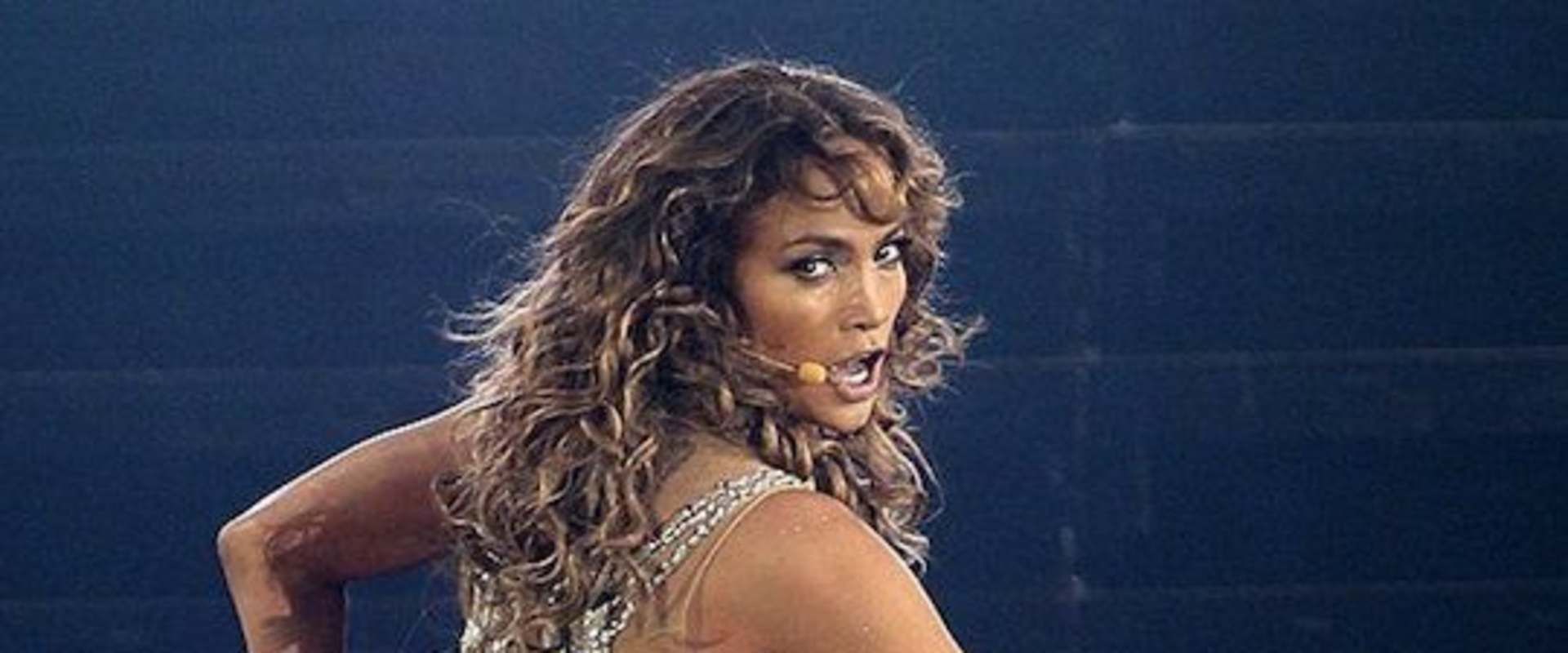 Jennifer Lopez: Dance Again background 2