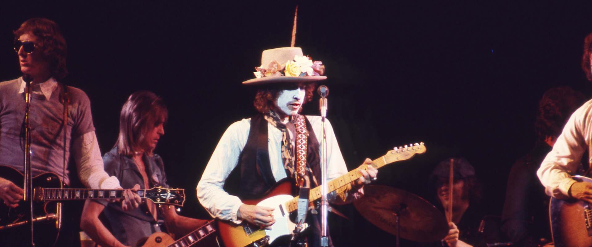 Rolling Thunder Revue: A Bob Dylan Story by Martin Scorsese background 1