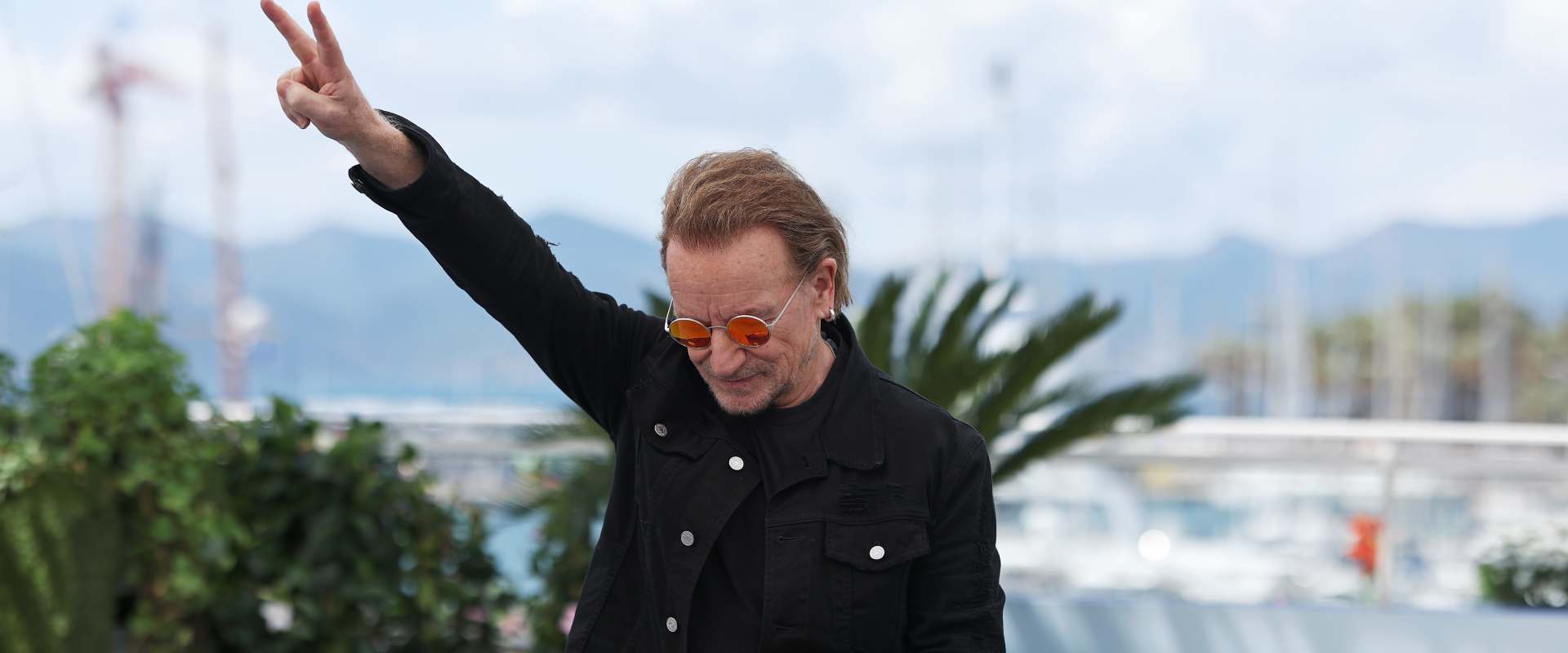 Bono: Stories of Surrender background 1