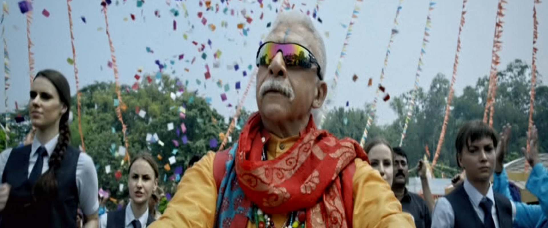 Dharam Sankat Mein background 2