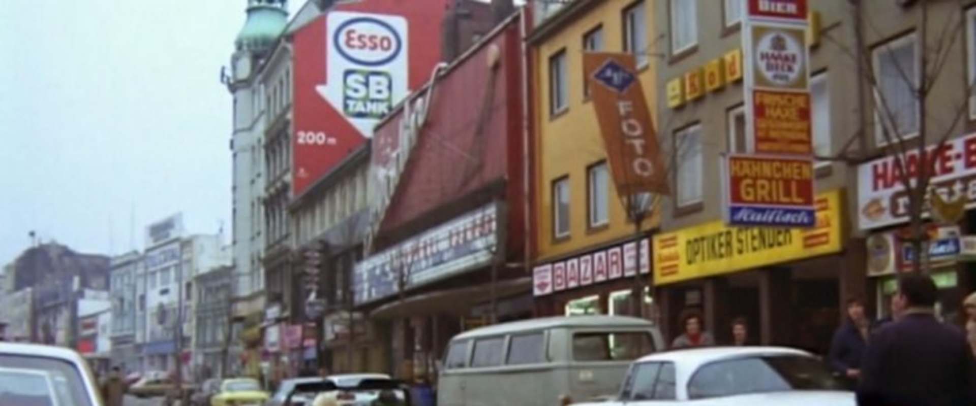 Three Swedes on the Reeperbahn background 1