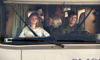 Everyone Knows Better Movie Still 6